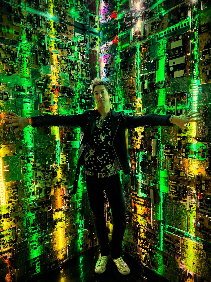 BrendanDrums's tweet image. #matrix