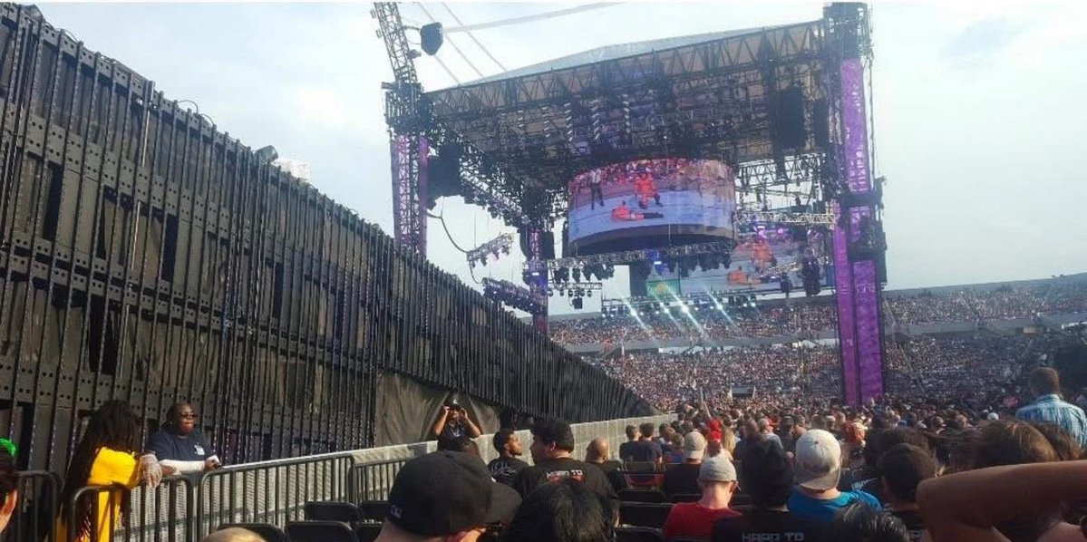 ◕‿↼) tweet media