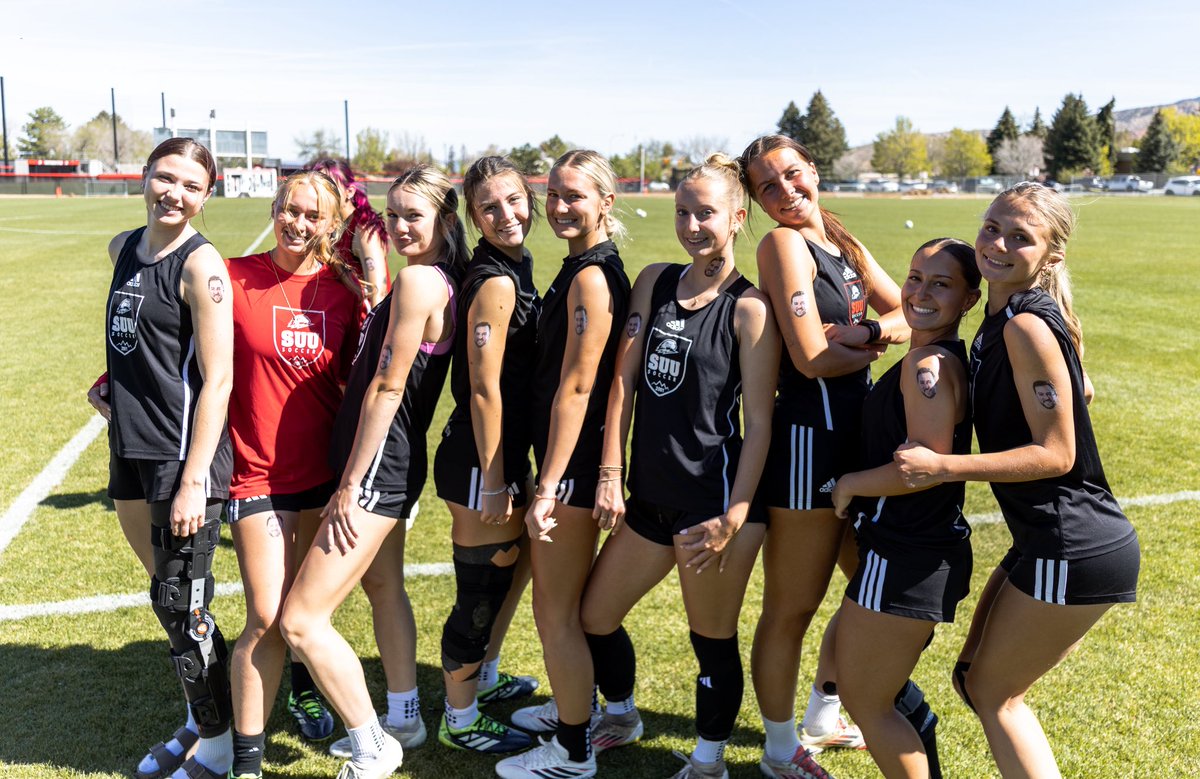 SUUSoccer's tweet photo. The team put together a little surprise for Head Coach @smlindqui at today’s practice. Safe to say he’s already a fan favorite 🤩 

#TBirdNation ⚡️ #RaiseTheHammer https://t.co/O9o48eFUOA