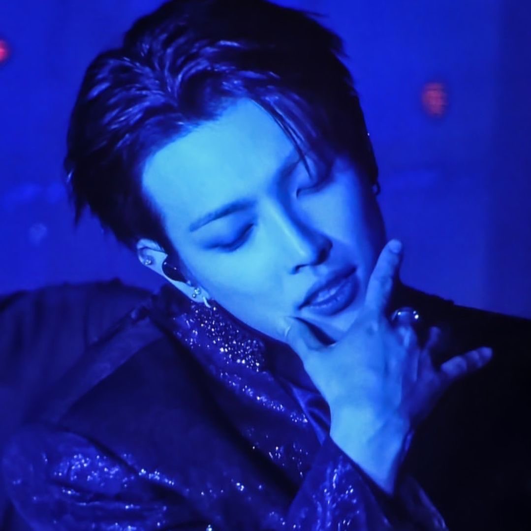 moon god sh x ocean god hj, 

they used to be mortals in love, until their romance infuriated the higher gods, and they became forced to rule over their respective kingdoms. cursed to never meet again, to never touch eachother again. tides shifting everytime they try to reach (+)