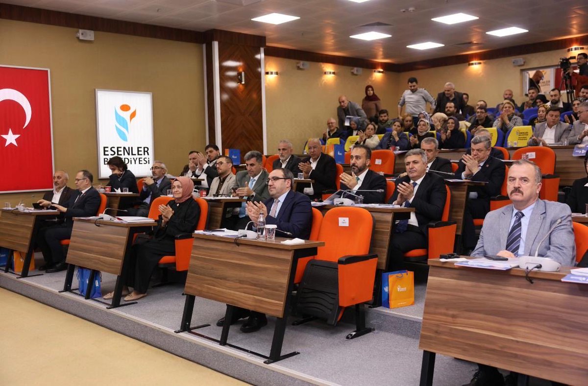 mkamilayata's tweet photo. Esenler’de hizmette istikrar, yönetimde şeffaflık anlayışıyla 2025 Faaliyet Raporumuzu Meclisimizde paylaştık. Güçlü mali yapı, kapsamlı kentsel dönüşüm ve yüksek memnuniyet oranıyla şehrimizi geleceğe taşımayı sürdürüyoruz. https://t.co/DmZk5Bqs1Q