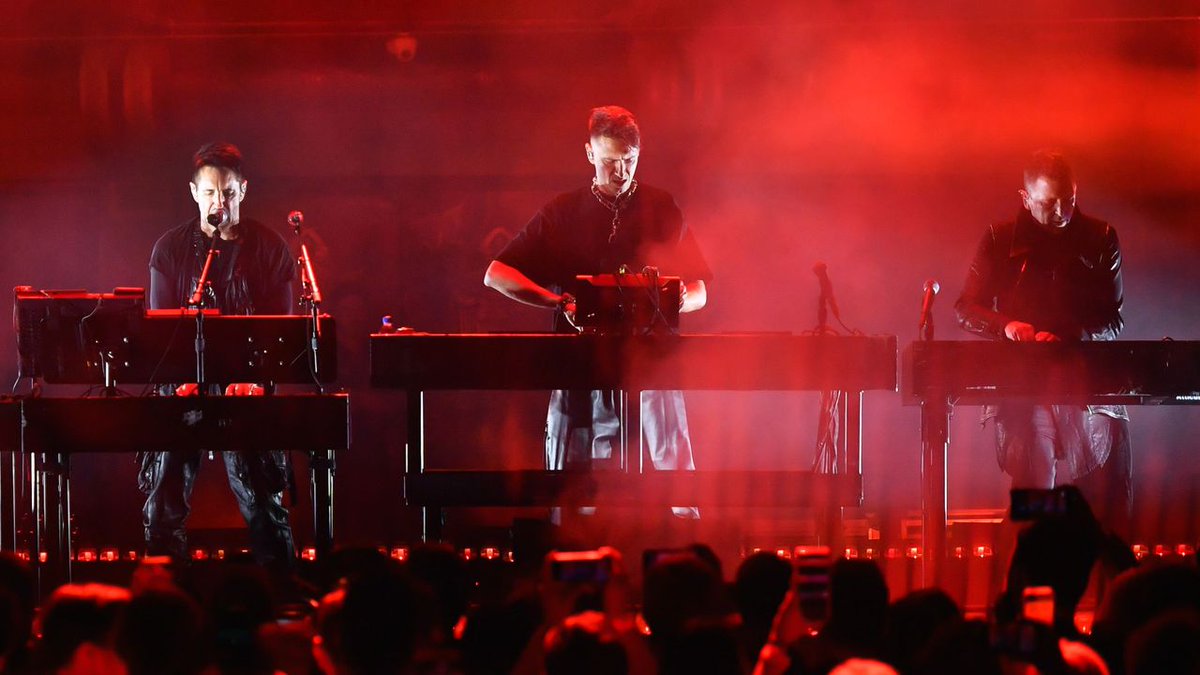 D100 Radio tweet media