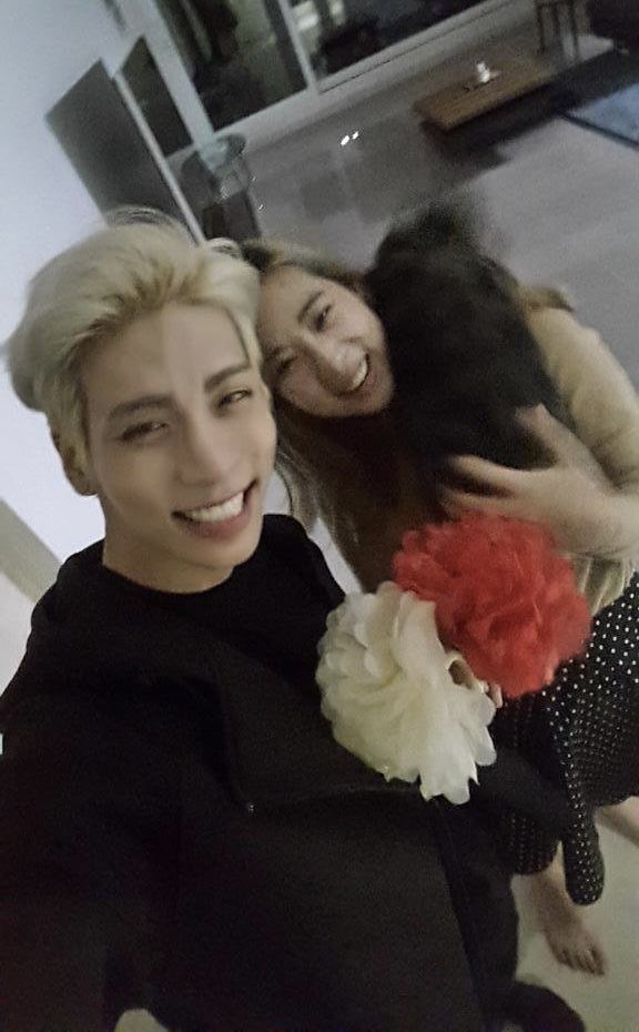 isSHINeeback? tweet media