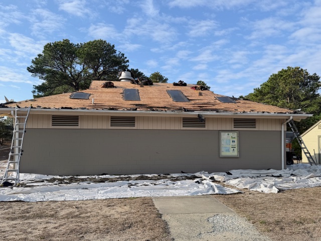 vs_inc's tweet image. We've successfully completed another project at Cape Henlopen DE State Park. Our excellent team installed 8 new VELUX skylights and replaced lots of decking timbers, using GAF Weathered Wood HDZ lifetime warranty shingles. #QualityService #Skylights #DeckingTimbersRestoration