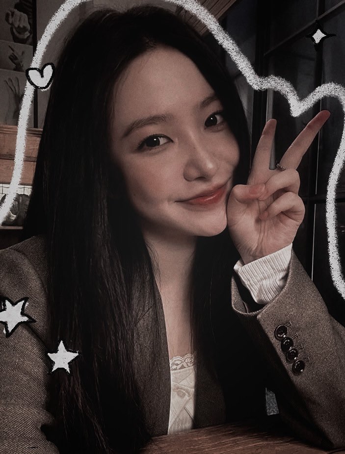 𝐄𝐥𝐥𝐚, 𝘢 𝘣𝘪𝘰𝘭𝘰𝘨𝘢. 🪼 tweet media