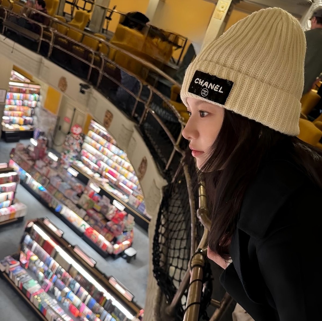 selfolssi ♤ tweet media