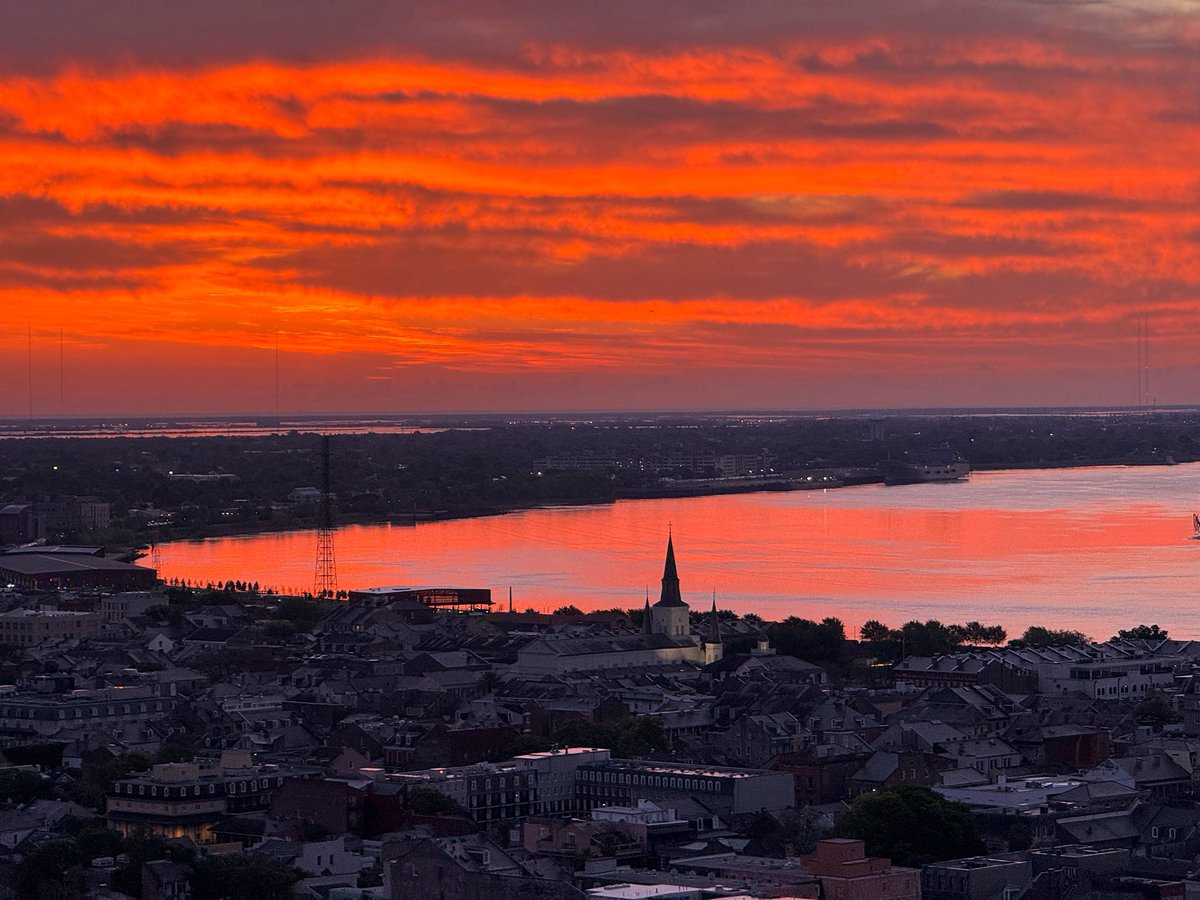 DavidMora's tweet image. ICYMI: It was a fiery start to Wednesday morning in New Orleans! 🔥🌆 #lawx #nola