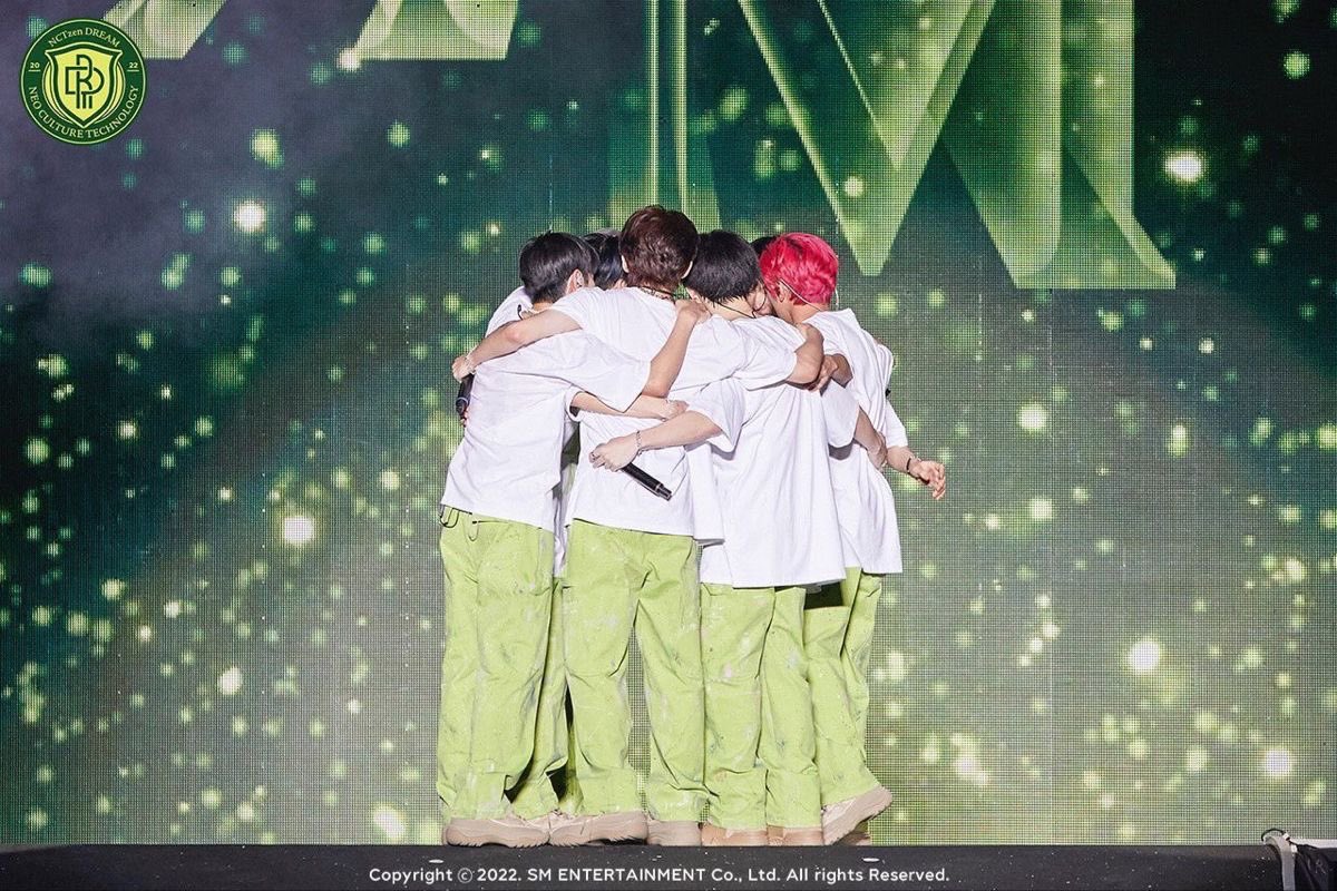 sunhyuck_0606's tweet photo. 가장 풋풋하던 20대를 추억하며 각자의 자리에서 꼭 행복하기 https://t.co/4X0Knt4FKy