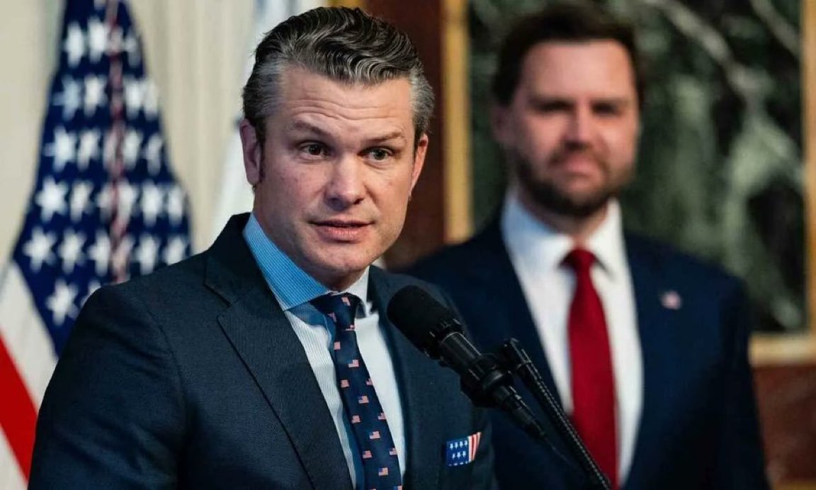 rusencenter's tweet photo. ABD Savaş Bakanı Pete Hegseth, Arap rejimlerine İsrail ve ABD'ye yardım ettikleri için teşekkür etti:  

“BAE, Bahreyn, Katar, Suudi Arabistan ve Kuveyt — hepsi bizimle omuz omuza savaşanlar, özellikle tesislerimizi ve halkımızı, ayrıca kendi tesislerini savunmada rol oynadılar.

Bunu takdir ediyoruz ve bu koordinasyon elbette devam edecek.”