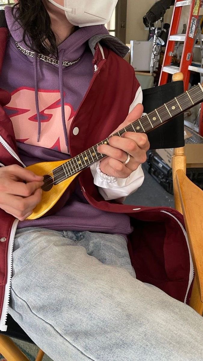 ravenously23's tweet image. finn should wear handful of rings deadass with yaoi hands like DAT