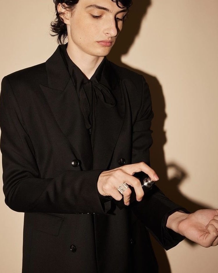 ravenously23's tweet image. finn should wear handful of rings deadass with yaoi hands like DAT