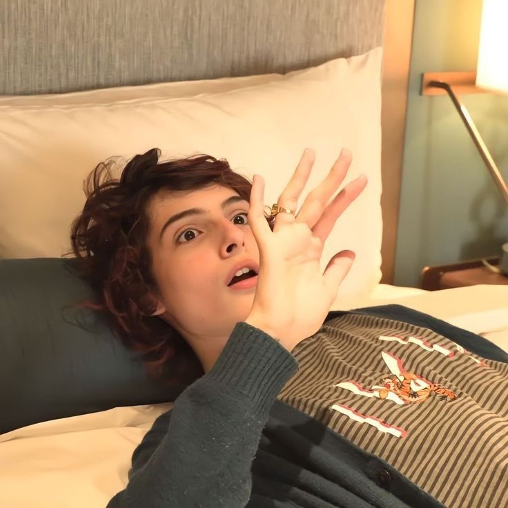 ravenously23's tweet image. finn should wear handful of rings deadass with yaoi hands like DAT