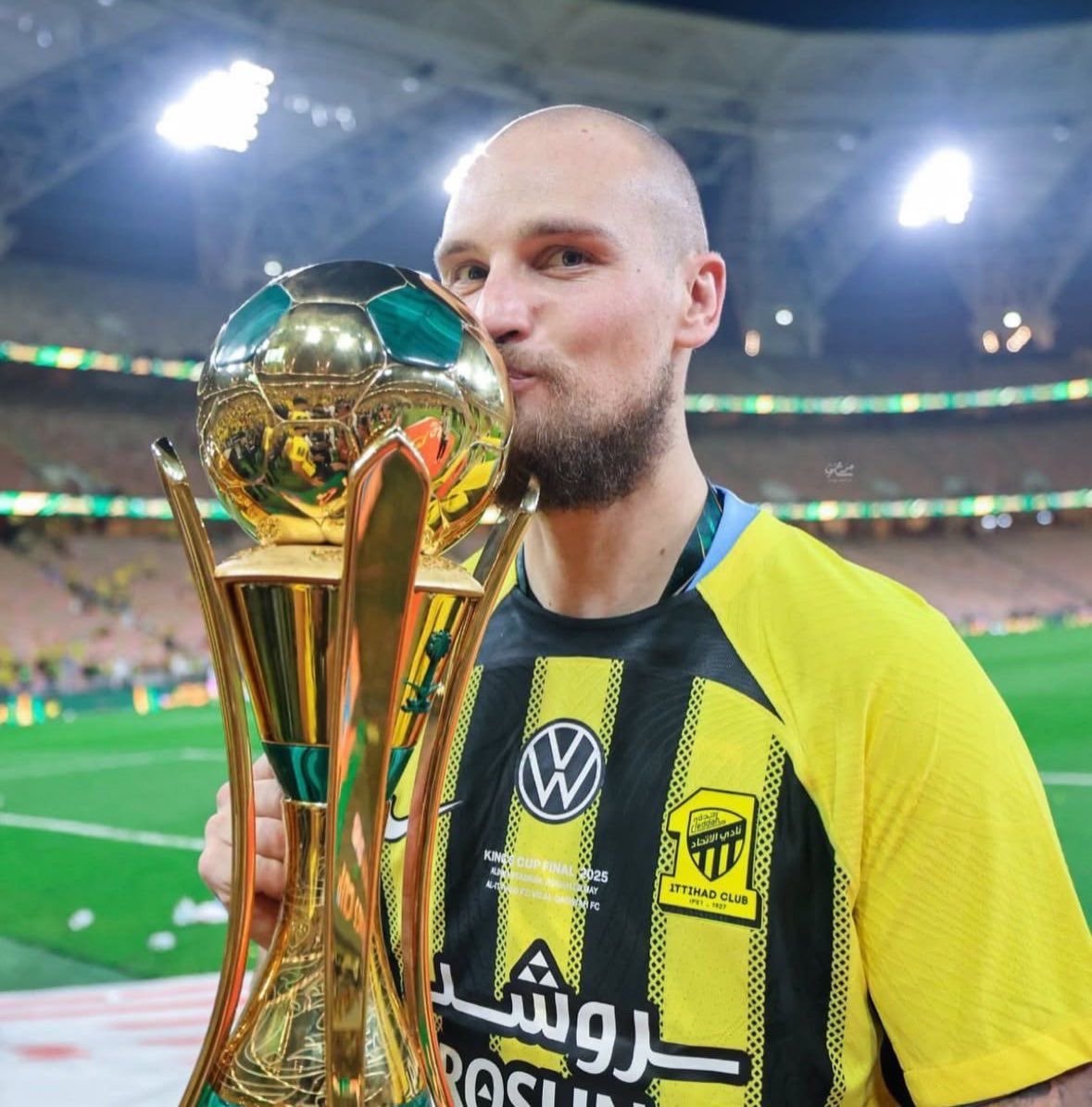 𝙰𝚉𝙾𝚉 tweet media