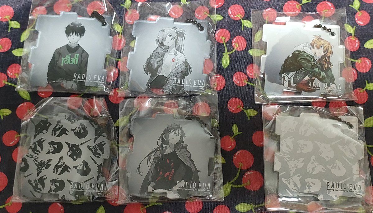 【交換譲渡】エヴァンゲリオン RADIO EVA
 ラジオエヴァ アクリルキーホルダー
求：第1弾 カヲル 第3弾 カヲル＞レイ 定価+送料
譲：シンジ アスカ マリ エヴァ(モノグラム)
郵送もしくは仙台駅前周辺でのお手渡し。
第1弾⇔第3弾でも可。
譲渡は交換決まり次第。