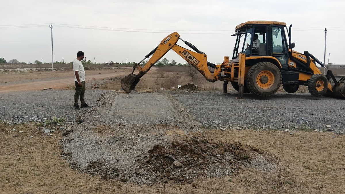 Municipalkatni's tweet image. 📢 कटनी में अवैध कॉलोनियों पर निगम की सख्ती

नगर निगम ने चिन्हित खसरा नंबरों की सूची जारी कर नागरिकों से अपील की है कि प्लॉट/भूमि खरीदने से पहले उसकी वैधता की जांच अवश्य करें।

⚠️ बिना अनुमति विकसित कॉलोनियों में निवेश से हो सकता है नुकसान।

#Katni #NagarNigam #PublicAlert