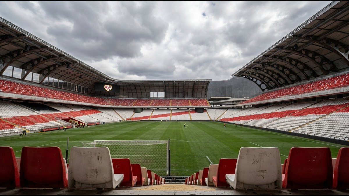 Así quedaría la reforma de Vallecas,todo el mundo reformándose su propio estadio y viviendo su realidad económica con los pies en el suelo menos el <a href="/valenciacf/">Valencia CF</a> y los políticos de <a href="/AjuntamentVLC/">Ajuntament València</a>  que van a empujar a los valencianistas a una quiebra económica insalvable