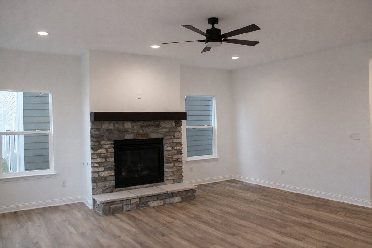 HallmarkHomes's tweet photo. 🏡 Need more space without overpaying?

The New Haven by Hallmark Homes delivers:
4 bed | 3 bath | 2,700+ sq ft
Open layout + loft + room to grow
Starting in the $380s

👉 Free consult:
 https://t.co/FhMNkfTUZJ https://t.co/uNmxG4hBIv