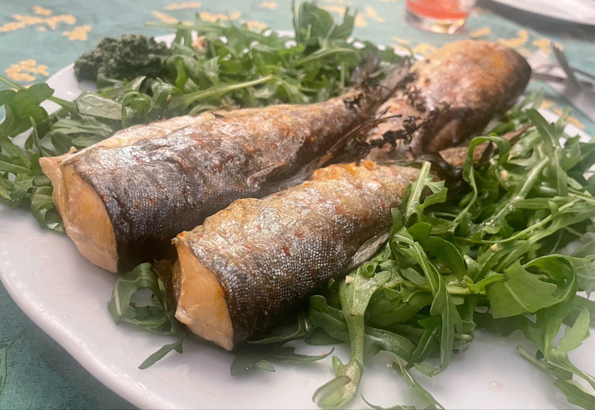 izu3's tweet photo. まさかの一人一匹のアマゴちゃん🐟
皆様、前菜で腹パン気味で、驚きと、喜びなのか苦悩なのかわからない「えー！」がいろんなところから湧きました(笑)
でも、食べ始めたらみんな綺麗に完食・・さすがすぎるメンバー✨

#アペる
#PERTONARE
#apeRTO https://t.co/DvZFAP2aI6