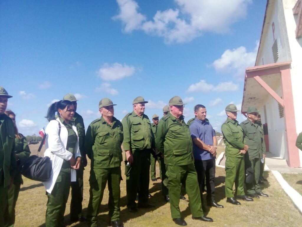 Fructífera visita del Ministro de las #FAR al territorio pinero, momento propicio para evaluar la preparación combativa de oficiales y soldados del Sector Militar Especial #IslaDeLaJuventud #SentirPinero #CubaEstáFirme #100AñosConFidel