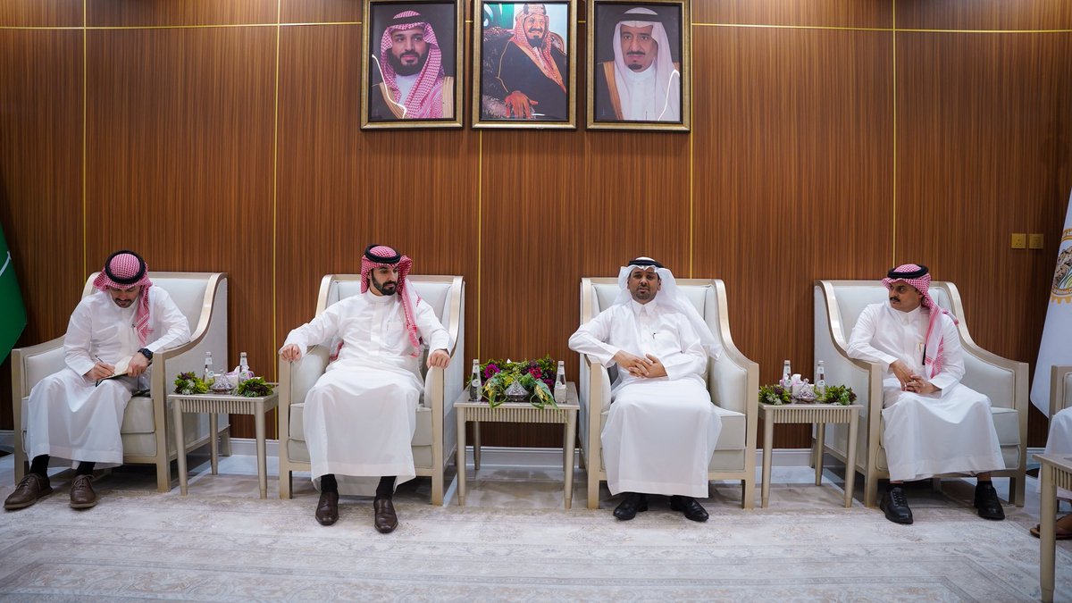 ALMIKHWAchamber's tweet photo. #خبر | 
#استقبال | 
استقبل رئيس مجلس الإدارة الأستاذ  أحمد الخرش، والأمين العام الأستاذ حسين العمري، ومنسوبو الغرفة، سعادة الأمين العام لـ اتحاد الغرف التجارية السعودية المهندس سلطان المسّلم، وذلك بمقر الغرفة.

#غرفة_المخواة https://t.co/NoVWSRpr3T