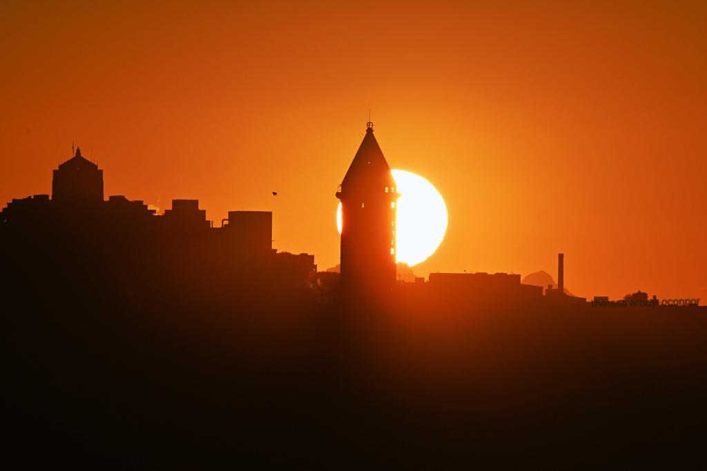 TheresaArbowOC's tweet image. Just another tequila sunrise starin slowly cross the sky...
A gorgeous morning #Seattle @TheSmithTower ♡