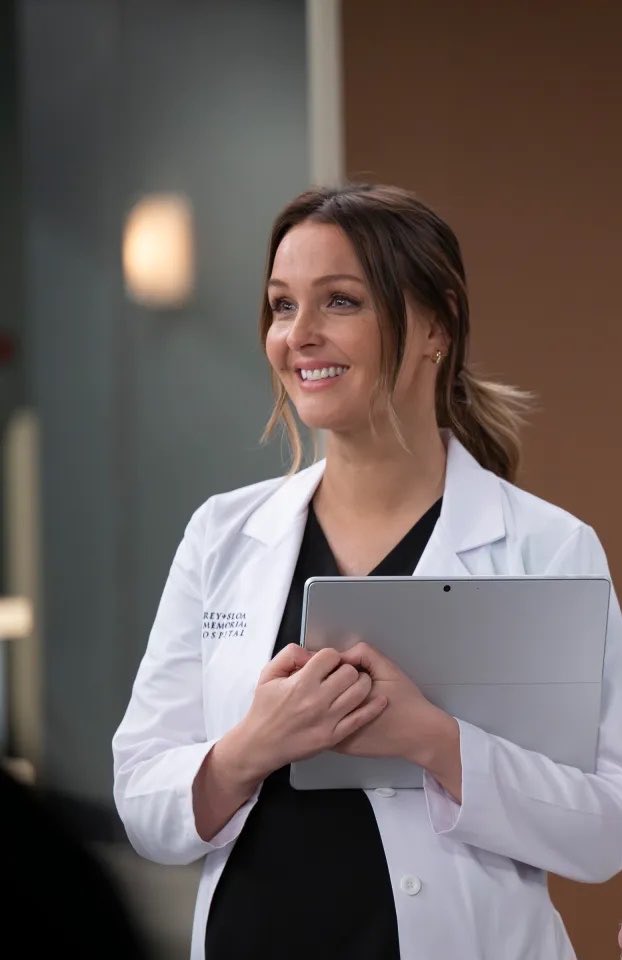 GreysTvNews's tweet image. “There are so many cliffhangers, actually, in the finale,” Camilla Luddington told Us Weekly. #GreysAnatomy 

“It’s a really big finale. We have someone from #Station19 showing up. Danielle is back with us, which is really fun. It’s a lot of drama,” she continued. “For Jo in