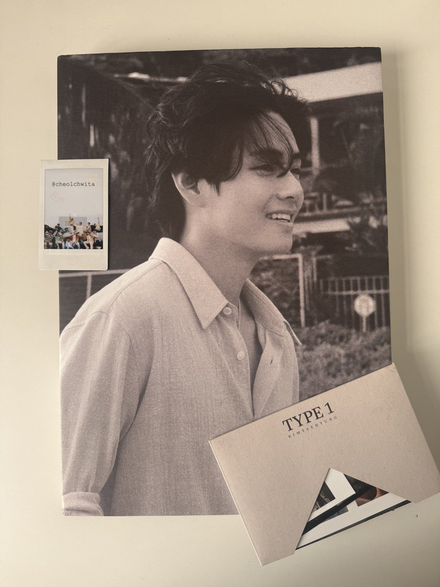 cheolchwita's tweet photo. VENDO / VENDA BTS 

✨ Box Jimin (SEM photocard): R$250;
✨ Photobook ‘Type 1’ completo: R$450
✨ Frete a calcular;
✨ Mando mais fotos ou vídeos no pv;
✨ Feedbacks em: https://t.co/P72XW3wLiA https://t.co/DuenHKfqQP