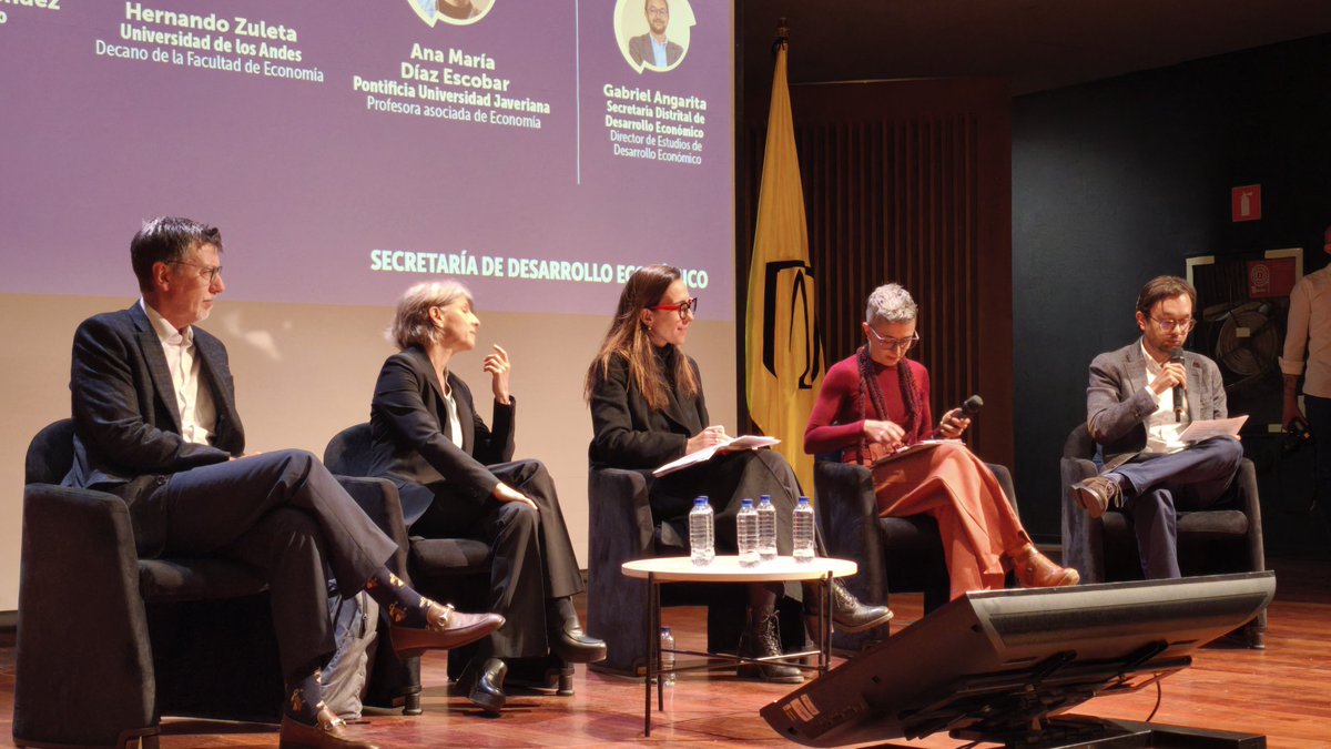 EconomiaUAndes's tweet image. Panel Presente y futuro del mercado laboral en #Bogotá 
#EnVivo: bit.ly/4ccCgD4

@MelendezMarcela - @Fedesarrollo 
Ana María Díaz - @JaverianaEcon
@marialopezuribe @AngaritaGabriel - @DesarrolloBta 
@HernandoZuleta - #EconomíaUniandes @Uniandes