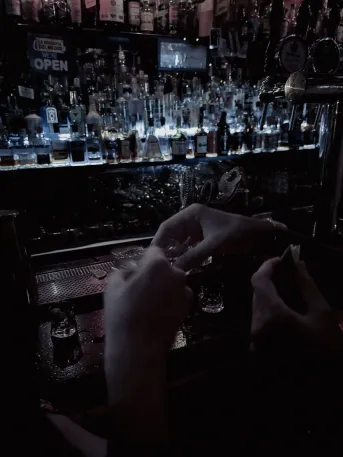 uiryos's tweet photo. once she finished her set, we grabbed a drink together and talked. it felt so natural, the conversation never really stopped, and the rest is history! 😁 https://t.co/J88nRXp8YO