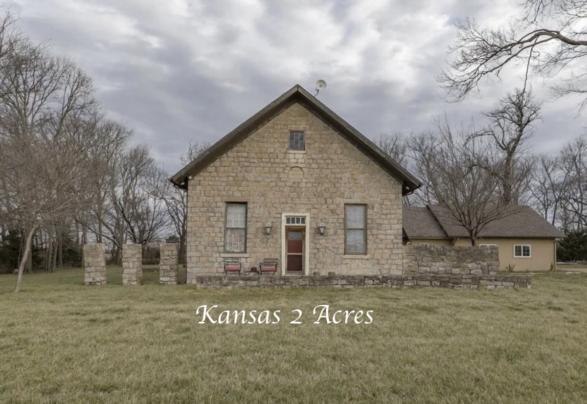oldhousecalling's tweet image. $309,900. Grab your books, cause we're going back to school. This c.1873 #Kansas Historic Stone #Schoolhouse #Home is on 2 pretty #acres.  countrylifedreams.com/c-1873-kansas-…