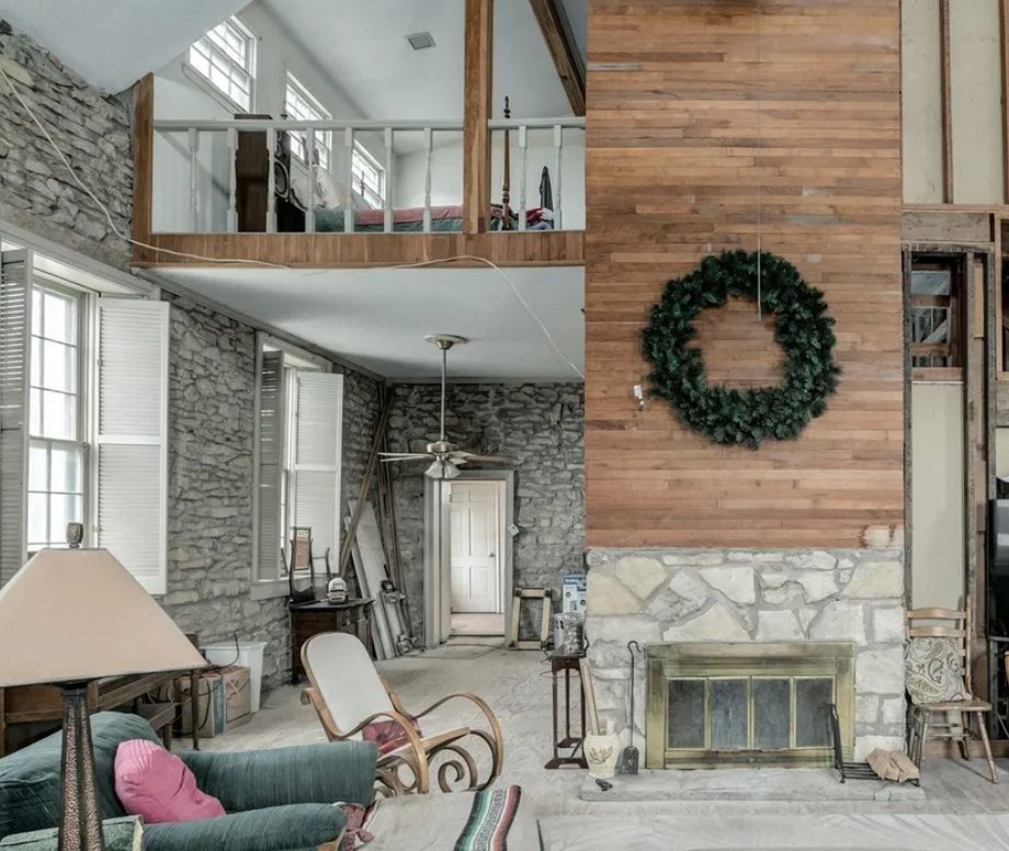 oldhousecalling's tweet image. $309,900. Grab your books, cause we're going back to school. This c.1873 #Kansas Historic Stone #Schoolhouse #Home is on 2 pretty #acres.  countrylifedreams.com/c-1873-kansas-…