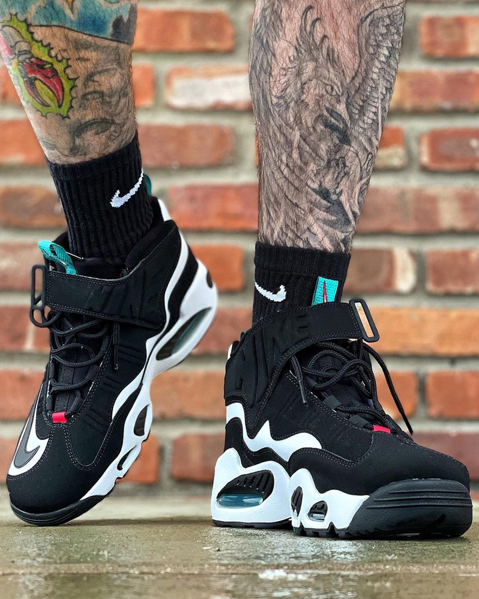 INSANE SNEAKER™ tweet media