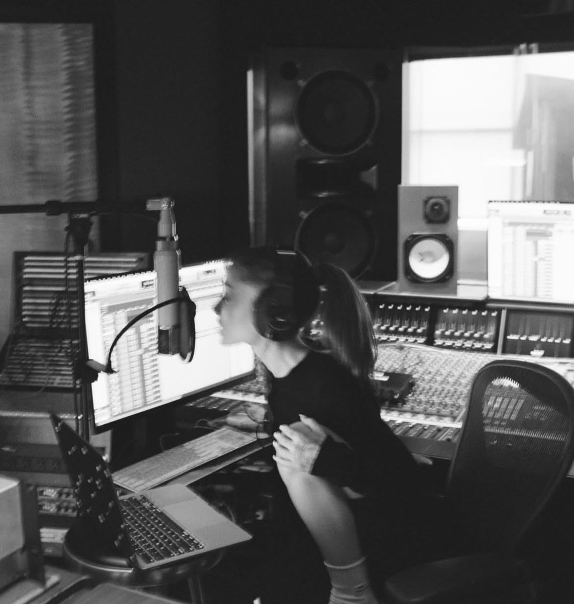 Info Ariana tweet media