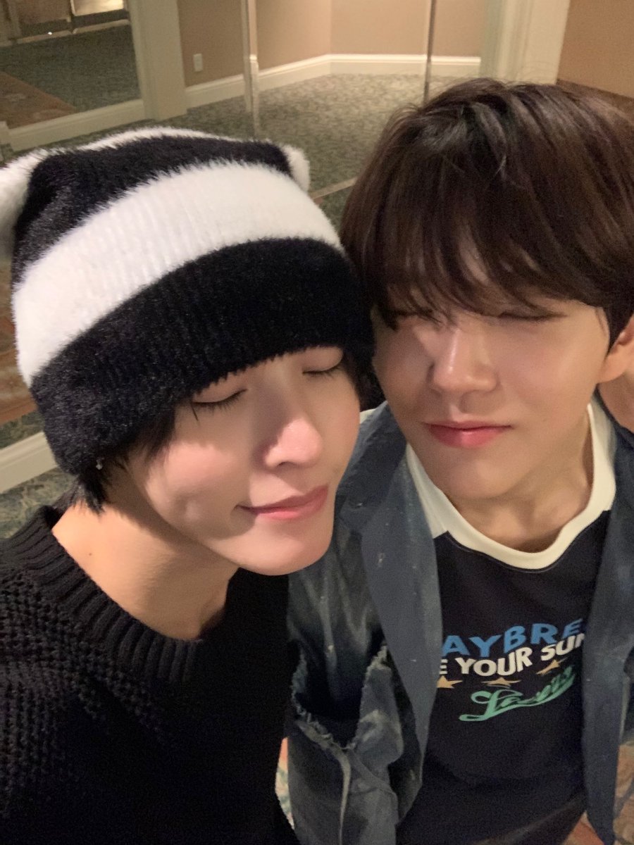 n_today_jh's tweet image. 240409 리쿠 위버스 포스트 업로드

🐈‍⬛ : 냥이 강아지🐈‍⬛🐶
明日あおうにゃんわん😎

#재희 #JAEHEE  #ジェヒ #NCTWISH

weverse.io/nctwish/artist…