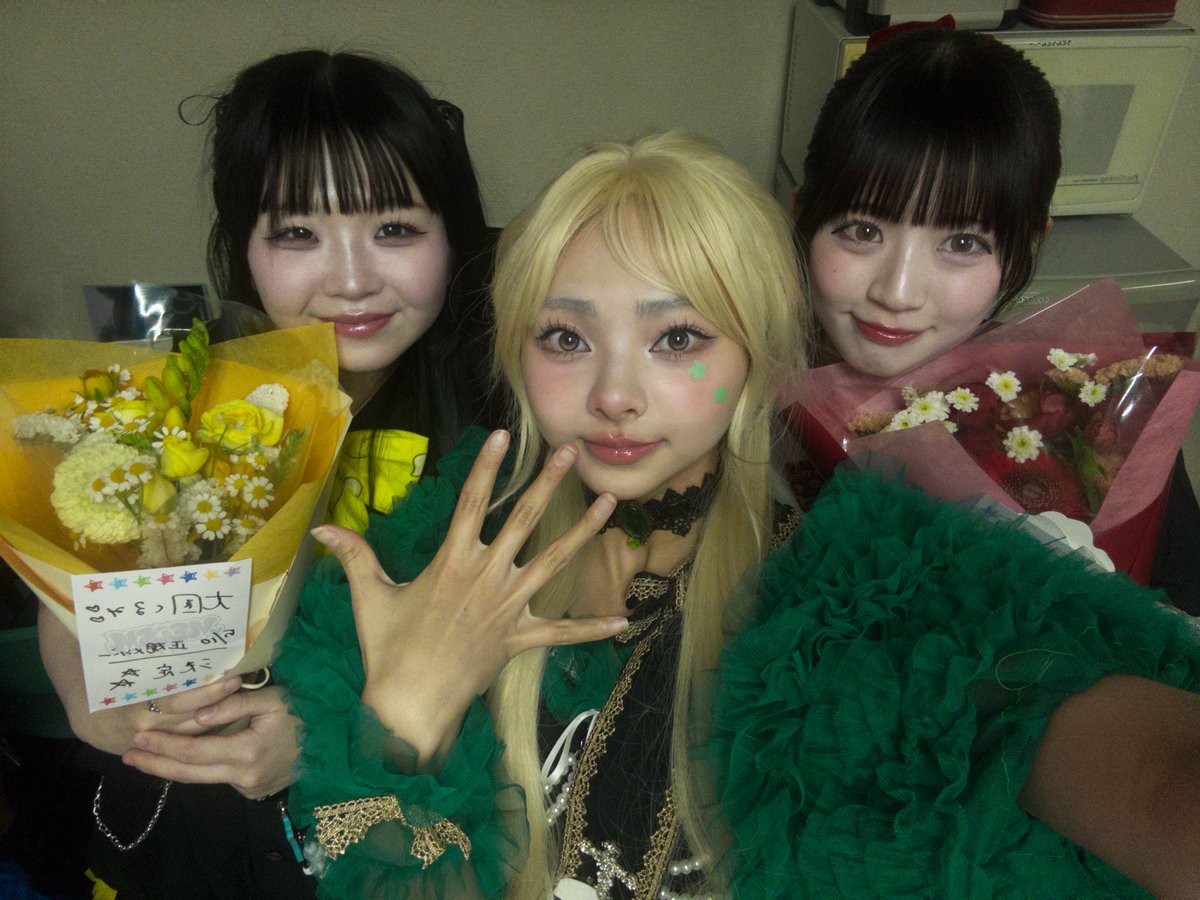 平日ライブありがとうございました!!

大園さんとゆうちゃん昇格おめでとう❤️💛これからも頑張ろうね〜♡

新曲もやって新しいことばっかりだ〜!!どうでしたか？

平日にどんちゃん騒ぎするの楽しすぎ😭♡みんなありがとう！