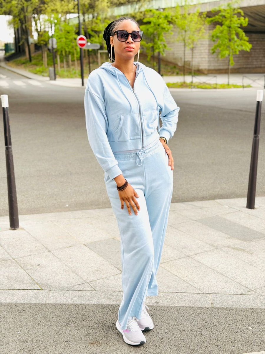 toppmali's tweet photo. Miss ORTM 2019 dans les rues de Paris🇫🇷 , Aminata Dia reste encore plus belle✨ https://t.co/O4yHZWvShW