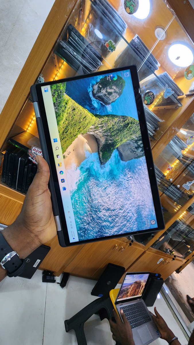 Val_Gadget's tweet image. NEW STOCK:

Dell latitude 7320
Core i7 11th gen 
16gb/512gb ssd
X360 touch screen 
Mental body 
American standard 🇺🇸🇺🇸

OVER 50PCS AVAILABLE, REFERRALS ARE WELCOME.

help retweet massively 🙏
