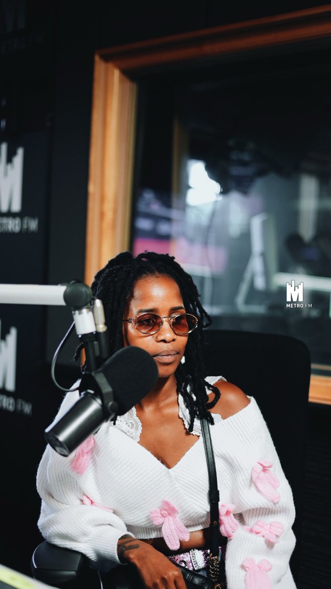 METROFMSA's tweet image. We hang with Lwa Ndlunkulu who is nominated for Best Female, Styled African Pop, Best Produced album Amaciko #Touchdown