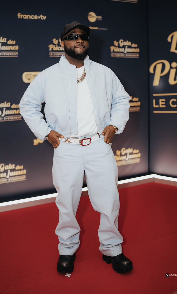 DareAdebay43685's tweet image. “#davido Remember when you said, ‘Wetin join dem go scatter dem’? 😂
Dem don dey fight each other already o!
Now, all the enemies wey gather against me for my downfall — make dem begin fight and throw stones at each other, IJN! 🔥