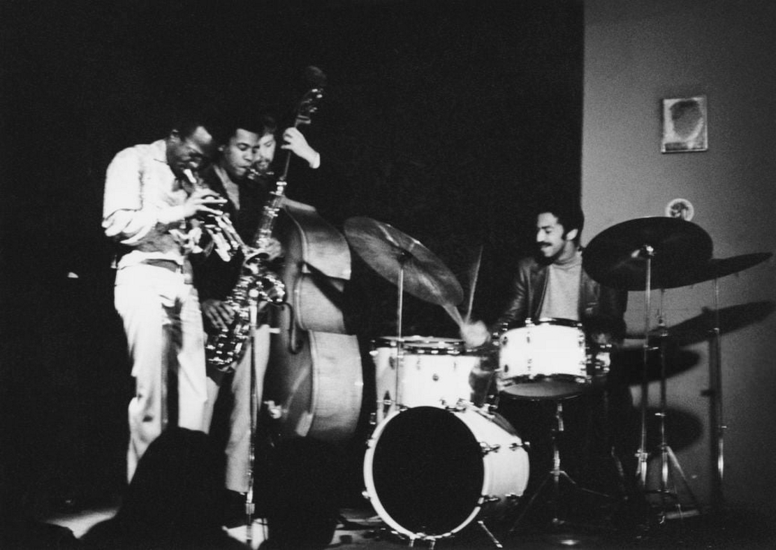Miles Davis, Wayne Shorter, Dave Holland &amp; Tony Williams at the Both/And Jazz club in San Francisco, California in 1968. #Photo by K. Abe.
#jazz #art #jazzhistory #jazzlegends