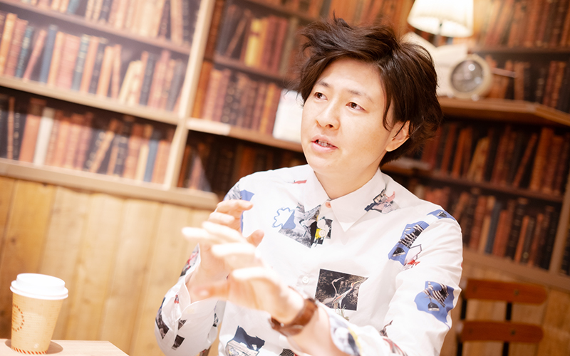 LGBTER_'s tweet photo. Xジェンダーを自認したのは30代半ば。「自分は自分」という揺るぎなさを得た久米さんに、もう迷いはない。

久米 泰代さん
#Xgender #Xジェンダー
#インタビュー 前編

#LGBT #LGBTQ #LGBTER
＜アーカイブ＞
https://t.co/Txjl65hSUW https://t.co/hbW4K64AbP