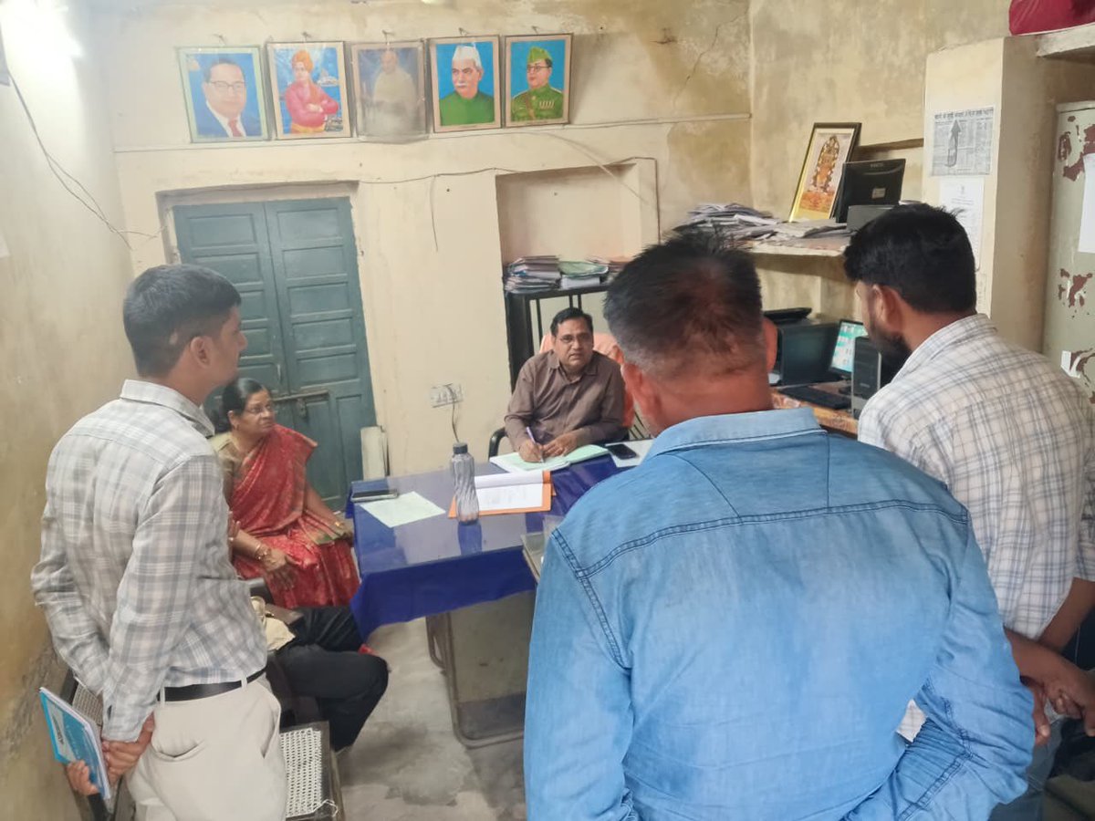 सहायक अभियंता कार्यालय, ट्रांसपोर्ट नगर पहुंचकर आगरा रोड स्थित कालोनियों में पानी की सप्लाई एवं आपूर्ति की सुनिश्चितता को लेकर विभागीय अधिकारियों के साथ बैठक ली।

#Jaipur