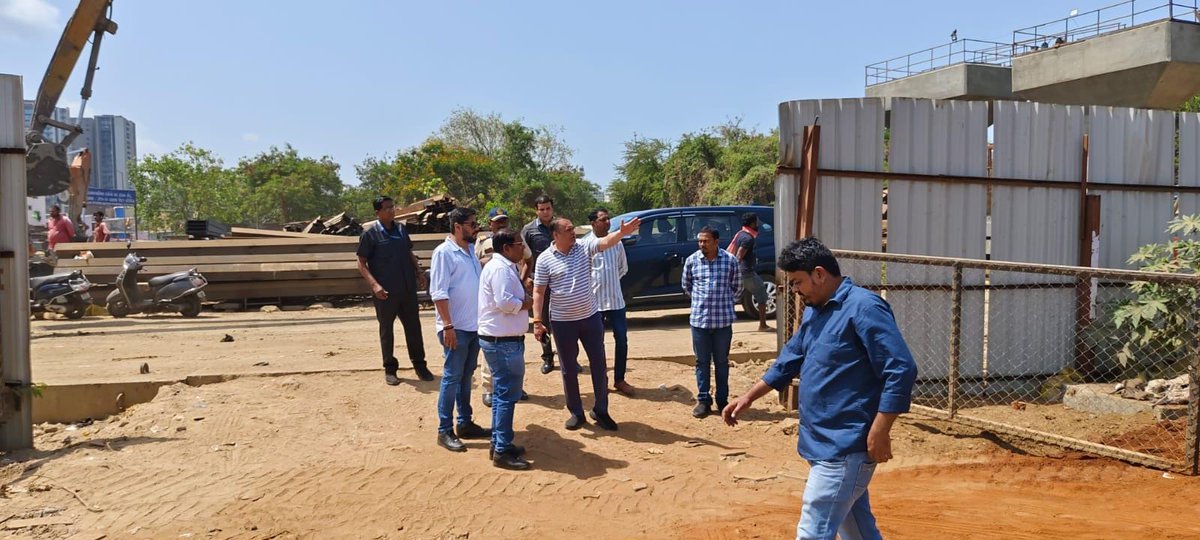 AmeetSatam's tweet photo. Visited the proposed site for Kaka Baptista Bhavan Garden in Ward 71, Juhu Koliwada. Along with me, Ward President Shri. Nilesh Gurav Ji was present during the visit.
#JuhuKoliwada #Ward71 #KakaBaptistaBhavan #AndheriWest #AmeetSatamWithMumbai
@BJP4Maharashtra @BJP4Mumbai https://t.co/VDSGqoR3kf