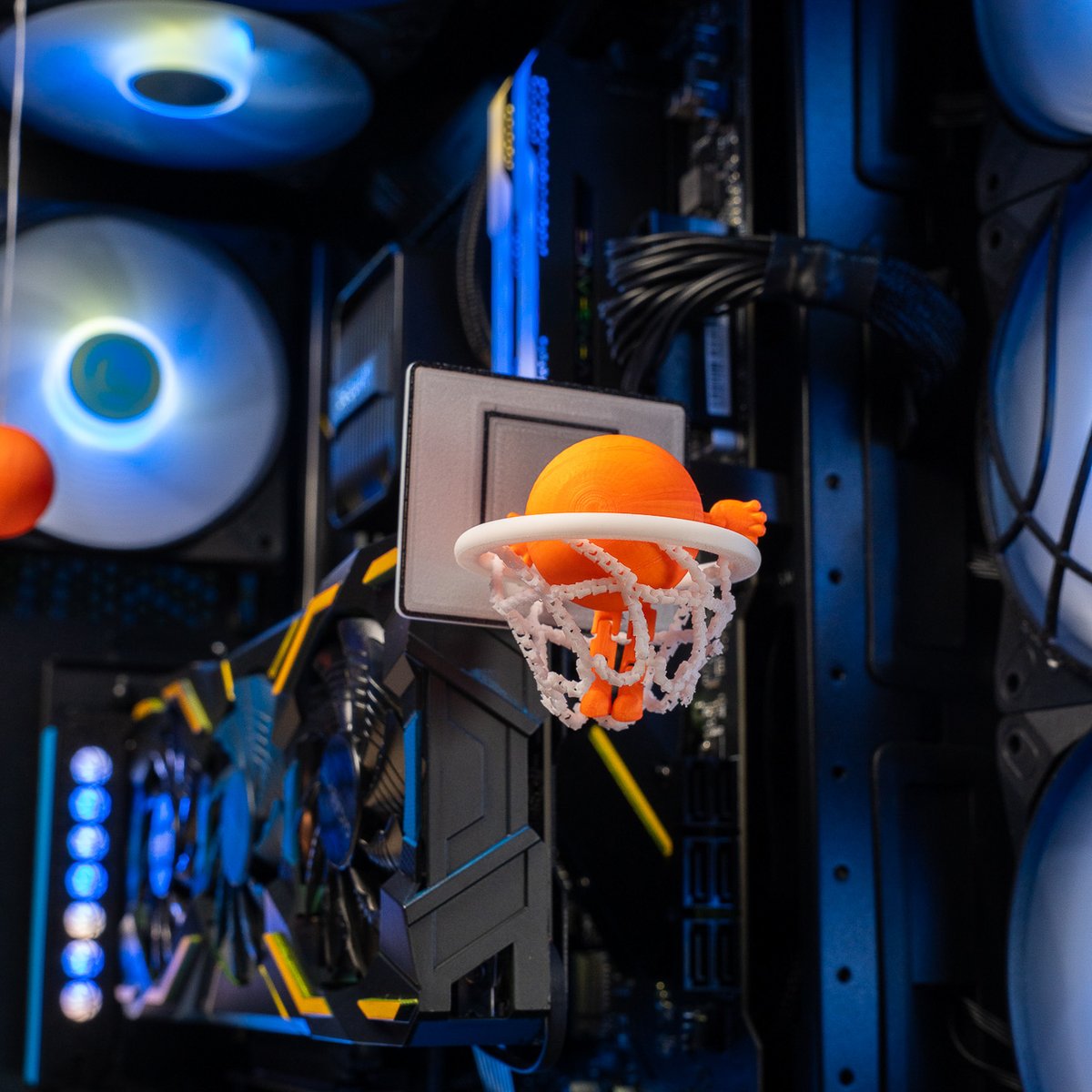 be quiet! FR tweet media