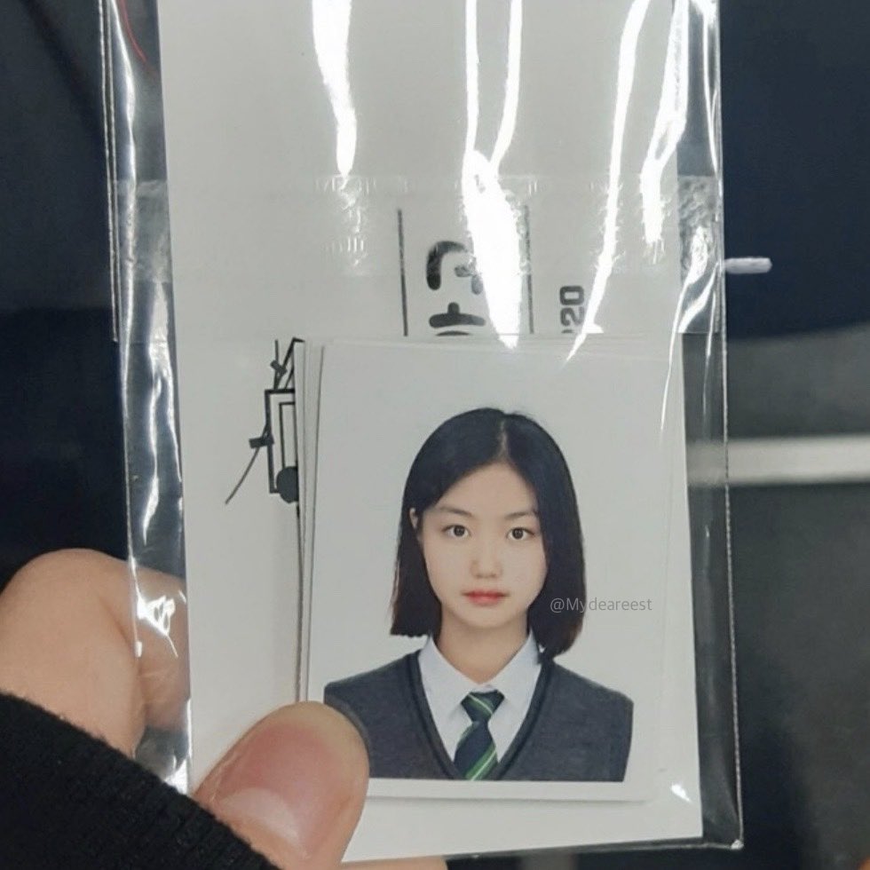 Mydeareest's tweet image. 제보받은 14살 지민이 증명사진 ♡
단발도 잘 어울려 …ㅠㅜ

#UNCHILD #언차일드 #EVON #이본