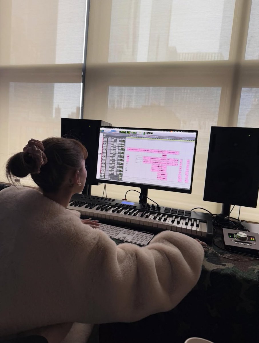 elizabeth 𖦹˚⋆ tweet media