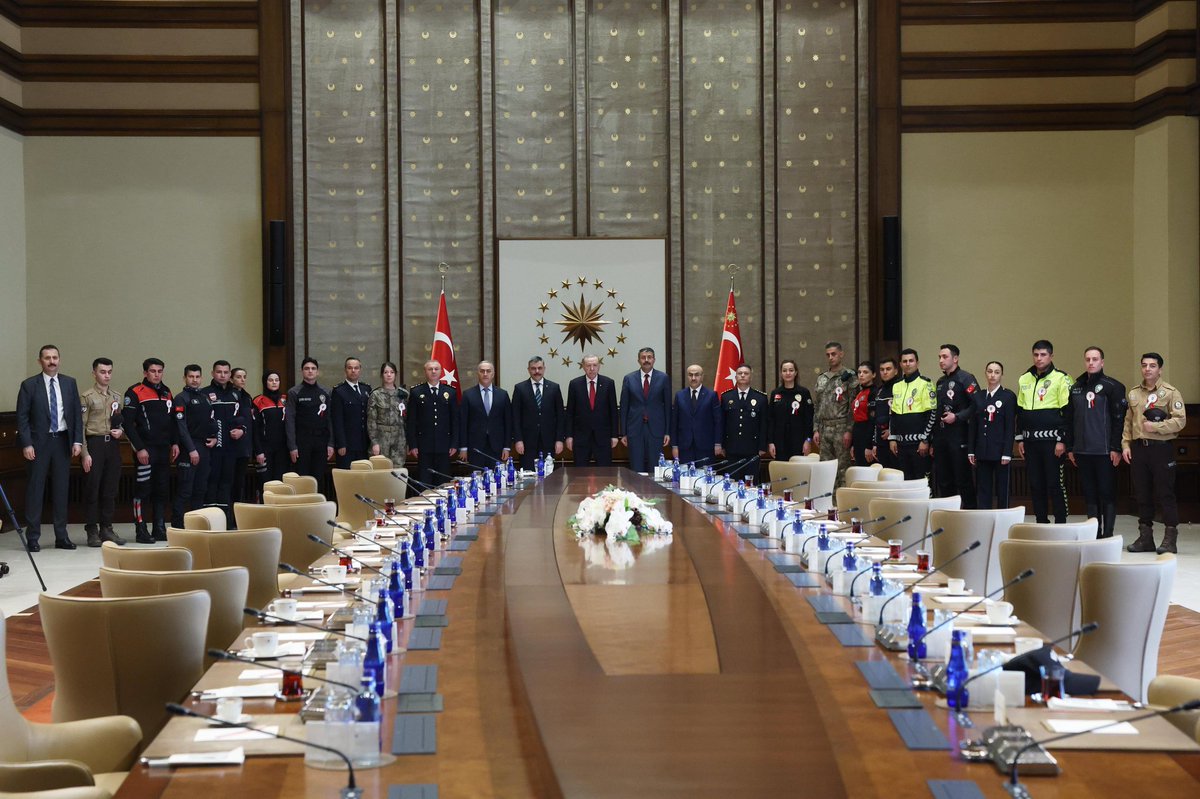 Cumhurbaşkanımız Sayın <a href="/RTErdogan/">Recep Tayyip Erdoğan</a>, Bakan Yardımcımız Sayın Ali Çelik, Emniyet Genel Müdürümüz Sayın Mahmut Demirtaş ve 23 kişilik heyetimizi kabul ettiler.

Milletimizin huzur ve güvenliği için gece gündüz demeden görev yapan Türk Polis Teşkilatımızın fedakârlığı, cesareti ve