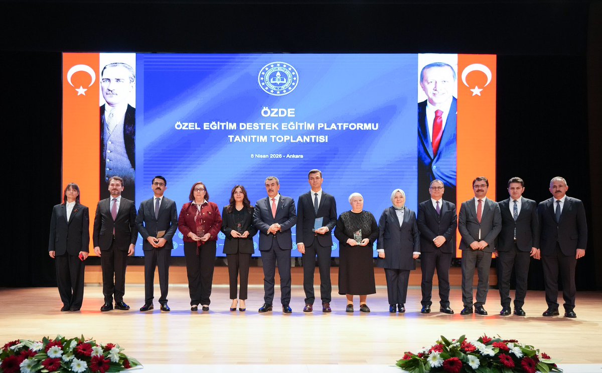 tcmeb's tweet photo. “Özel Eğitim Destek Eğitim Platformu”, Millî Eğitim Bakanı @Yusuf__Tekin’in Katıldığı Programla Tanıtılarak Hayata Geçti

Türkçe, okuma-yazma, matematik ve bilişsel beceriler alanlarında toplam 200’ün üzerinde çıktıyı kapsayan, bu çıktılara bağlı yüzlerce alt basamak ve etkileşimli oyun içeren, ayrıca öğrenme çıktısı temelli ödev ve uygulama sayfalarıyla desteklenmiş geniş kapsamlı bir dijital öğrenme ortamı olarak yapılandırılan platformun tanıtım programındaki konuşmasında Bakan Tekin, şöyle konuştu:

“Bizim asıl hedefimiz, her bir öğrencimizin kendi fıtratına uygun bir gelişim zemini bulabileceği ‘eğitimde fırsat eşitliği’ni amasız fakatsız tesis edebilmektir. Bizim fırsat eşitliği anlayışımızda ise öğrencilerin aynı yasal haklardan eşit biçimde faydalanmasının yanı sıra daha çok ihtiyacı olanların daha fazla desteklenmesi de esastır.

Bizim için meselenin özü şu: Hiçbir evladımızı, hiçbir çocuğumuzu geride bırakmak istemiyoruz çünkü her bir çocuk bize emanettir ve emanet, milletimize karşı en büyük mesuliyetimizdir. Bu anlayışla hayata geçirdiğimiz 'ÖZDE'yi 23 Nisan'ın içinde bulunduğu bu özel günlerde, özel evlatlarımıza bir bayram armağanı olarak da sunmak istiyoruz. Özel bireyler, topluluğumuzun bir parçası. Özel bireylere karşı sorumluluk, sadece belli kamu kurumlarının değil ya da sadece özel çocuğu olan velilerimizin değil…”

👉🏻 https://t.co/MAbMNMfRG7