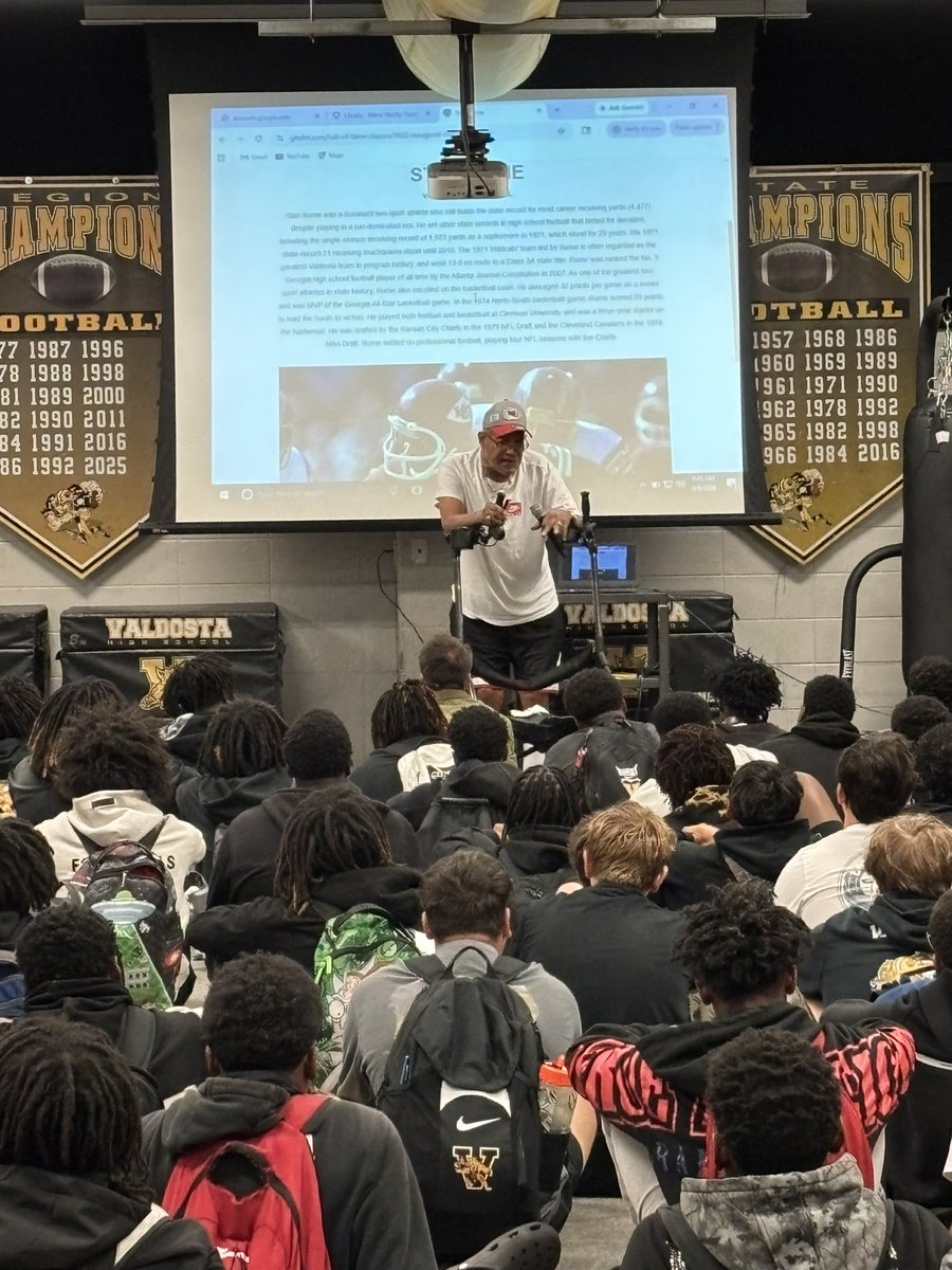 24VHSFootball's tweet image. 🚨GOAT ALERT🚨

A huge thank you to Valdosta High Legend, Stan Rome, for delivering today’s Character Development message!!

Mr. Rome spoke about his amazing career, battle with addiction, road to recovery, and the importance of saying NO to drugs and alcohol ‼️

#DATE #GOCATS