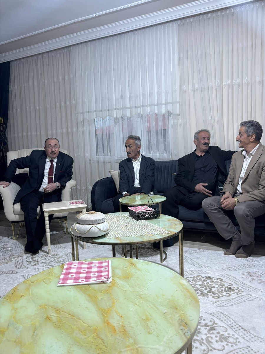 MS_Ozbek's tweet photo. Kutsal topraklarda #UMRE ziyaretinden gelen Aşiret mensuplarımızdan  Suphi BAĞTAŞ’ı evinde ziyaret ettim. https://t.co/8fBuX9H3rG